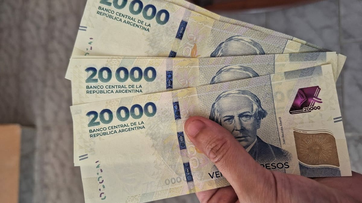 Según el INDEC, los salarios aumentaron en abril un 3,7% y le ganaron a la inflación