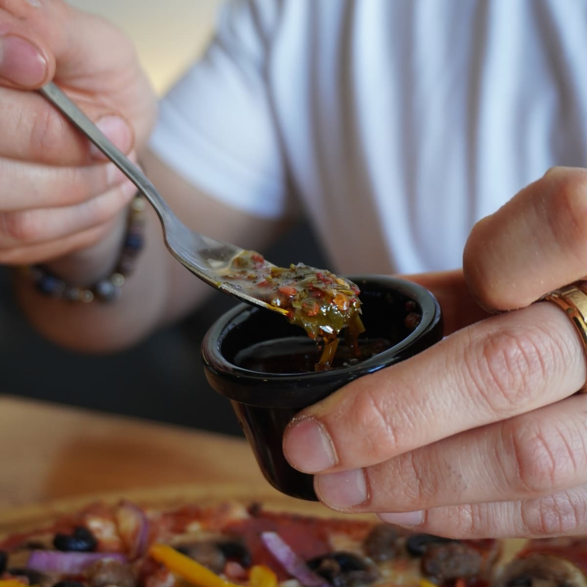 Salsa chimichurri. Foto: Instagram @specialitapizzeria