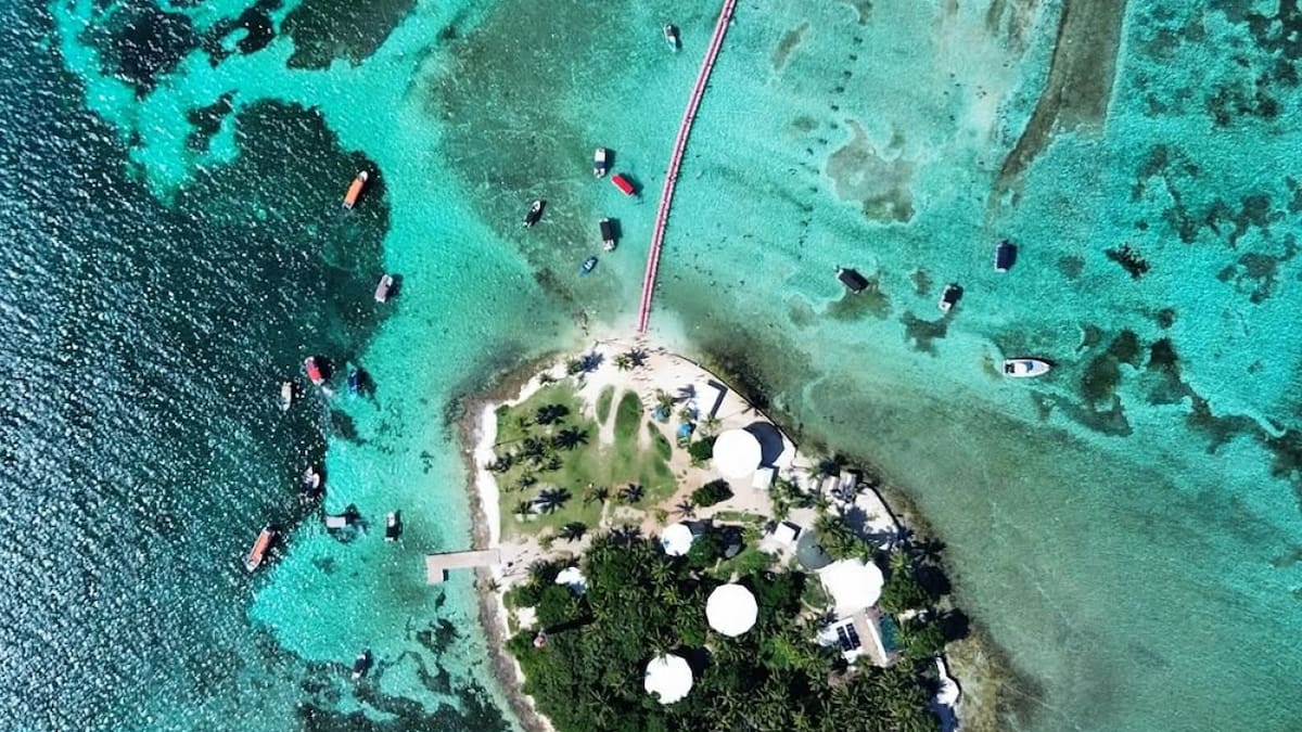 San Andrés en el Océano Atlántico, Colombia. Foto Instagram @leoexploramundos