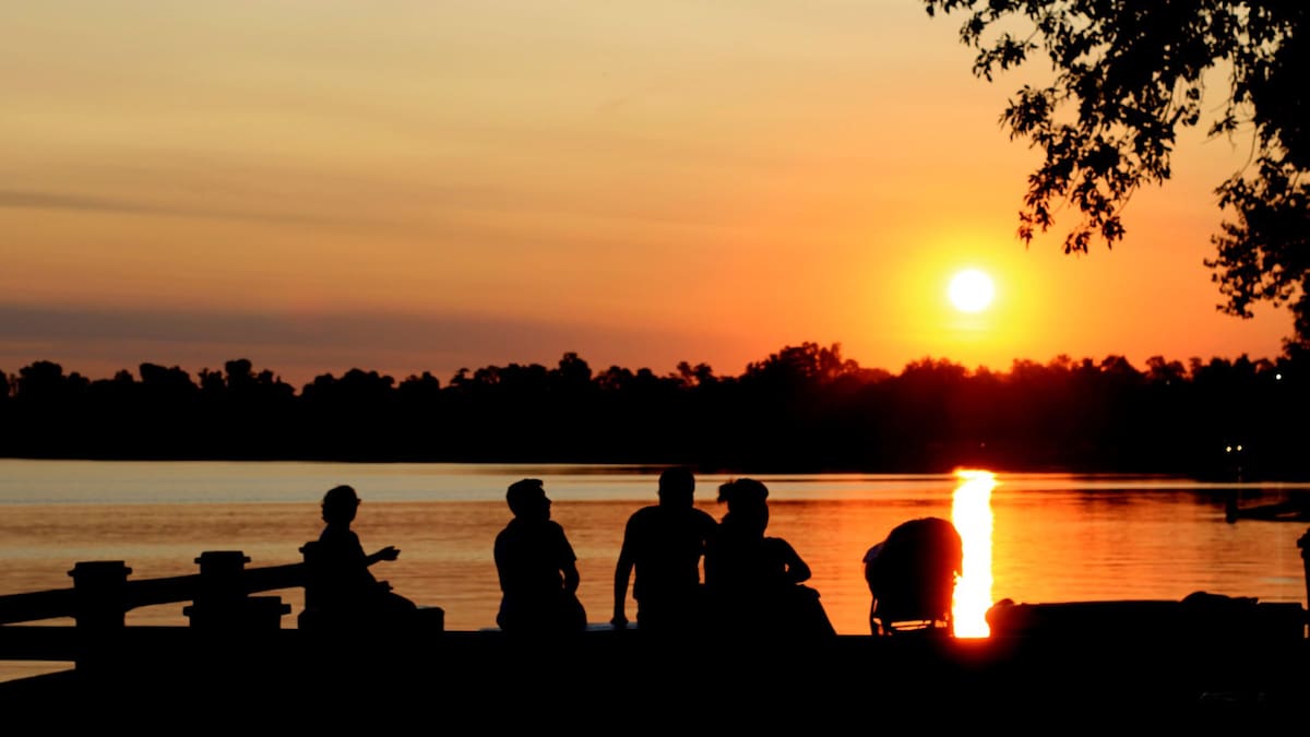 Cómo llegar en tren a la Laguna de San Miguel del Monte y disfrutar un atardecer inolvidable en poco más de 1 hora