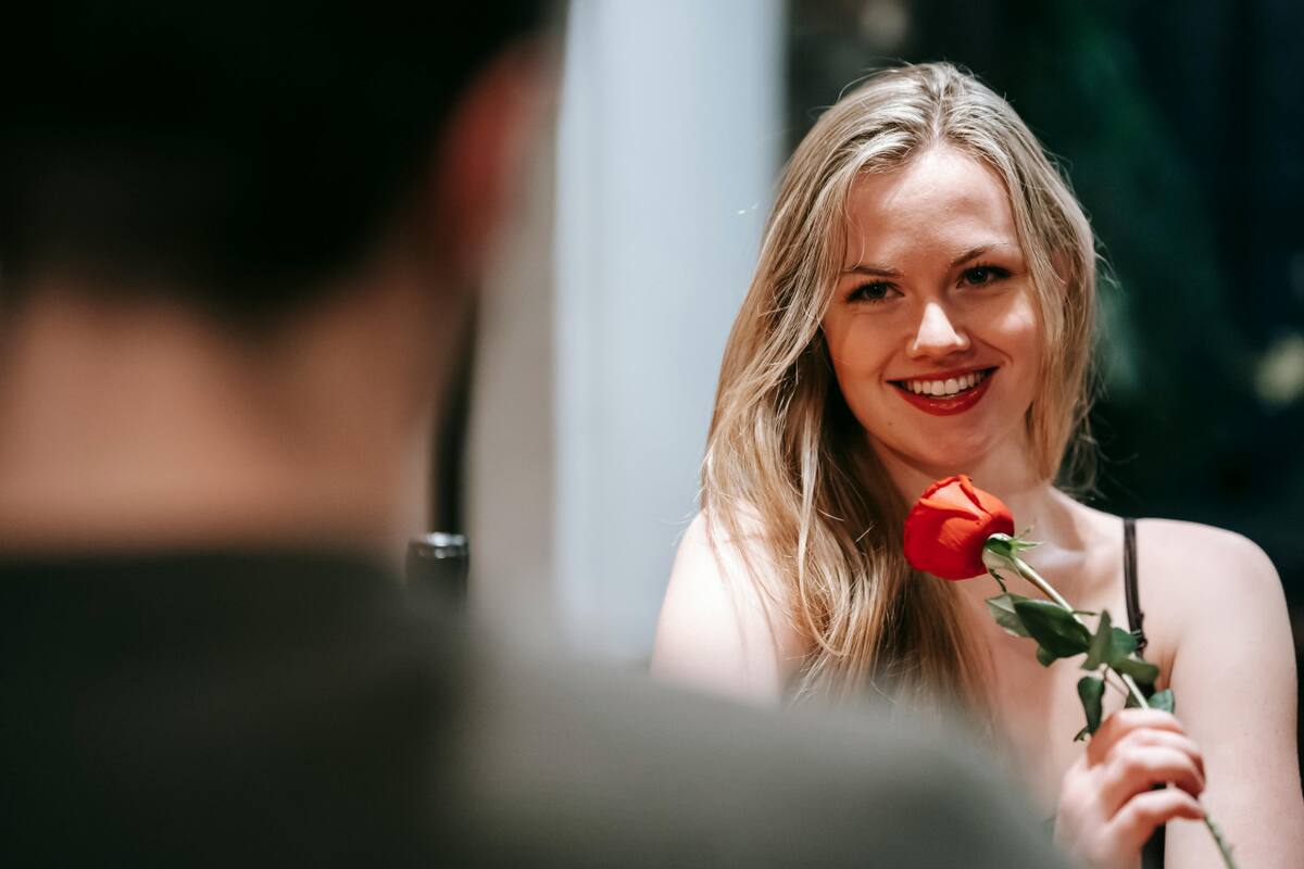 San Valentin, cena, pareja, amor. Fuente: pexels