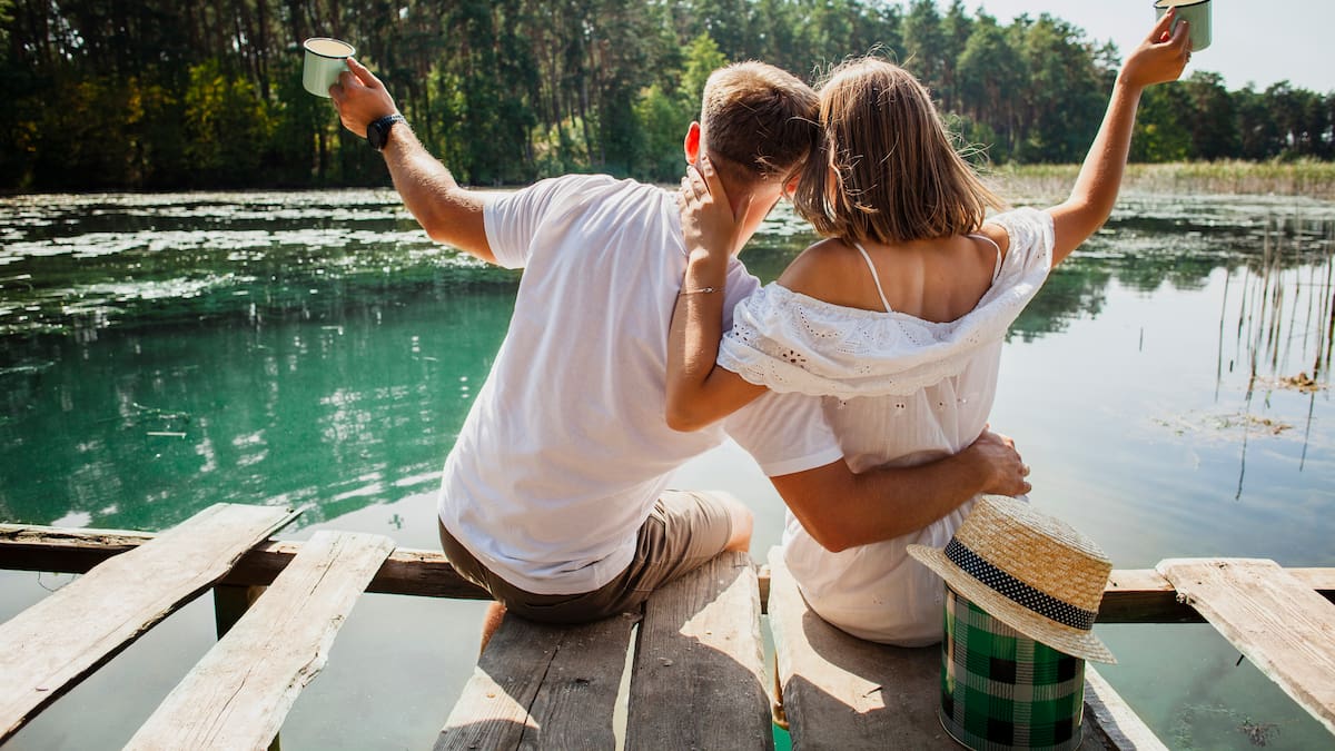 Escapadas románticas fuera del mapa: ideas distintas para celebrar el Día de los Enamorados.