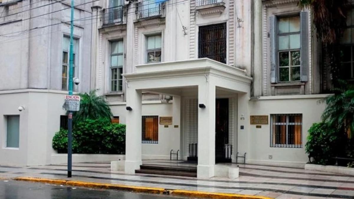 Murió el paciente con coronavirus que recibió dióxido de cloro por la orden de un juez federal