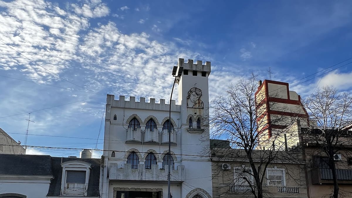 El castillo de Sandro en Boedo: historia, obsesiones y reliquias del artista que quiso construir su propio reino