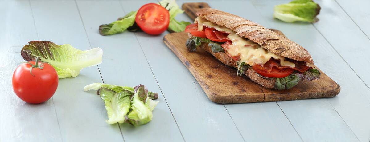Sándwich caprese. Foto Freepik