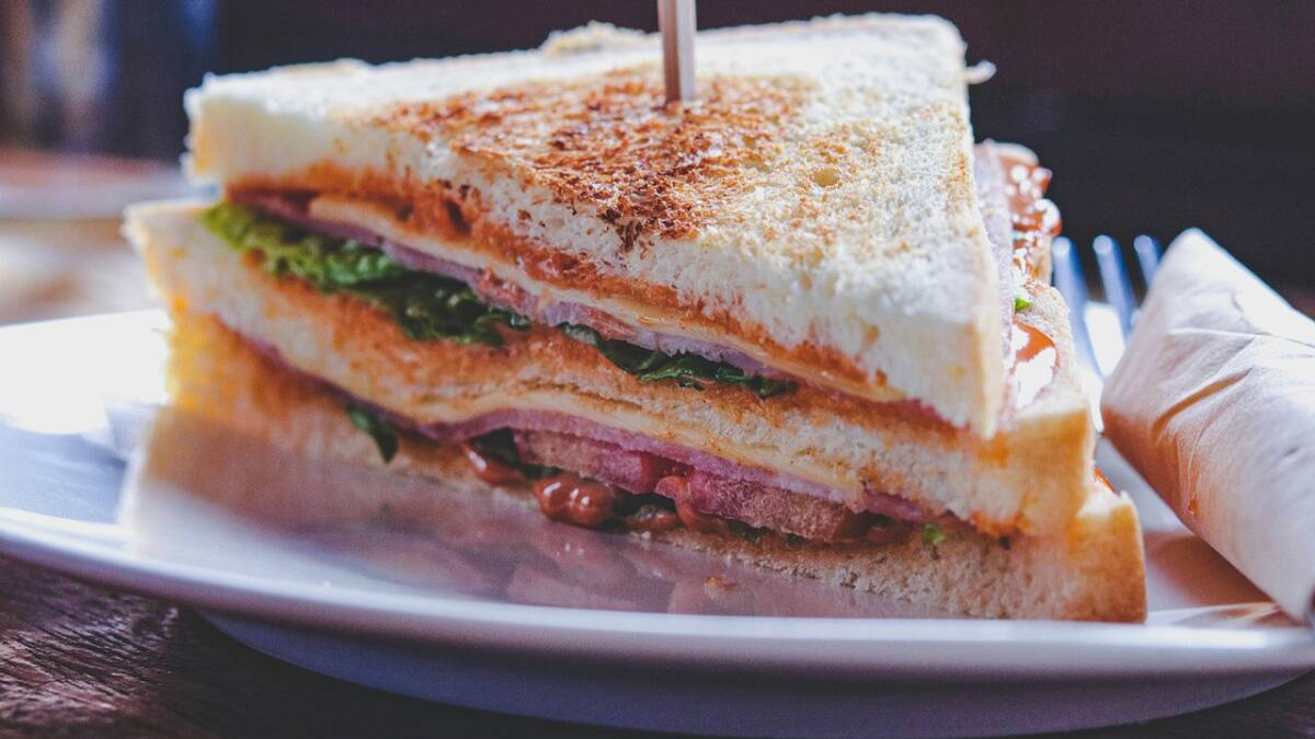 Sándwich de miga. Foto: Unsplash.