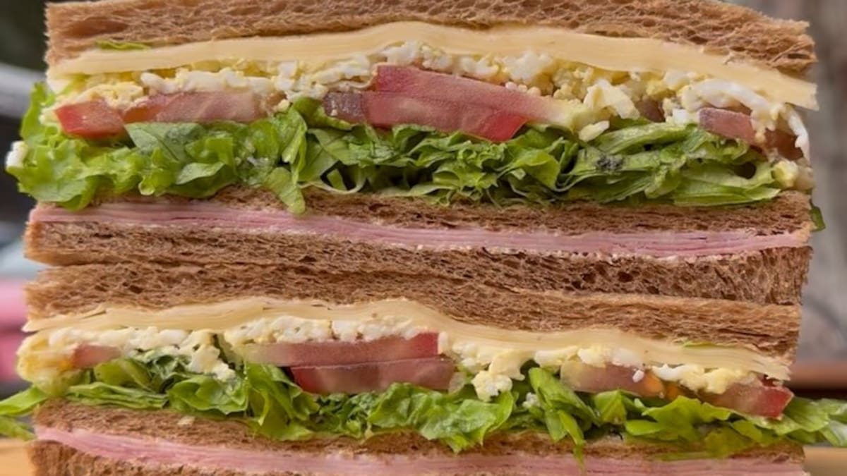 De barrio y artesanal: el mejor sándwich de miga está en Flores, con rellenos irresistibles y frescura en cada sabor