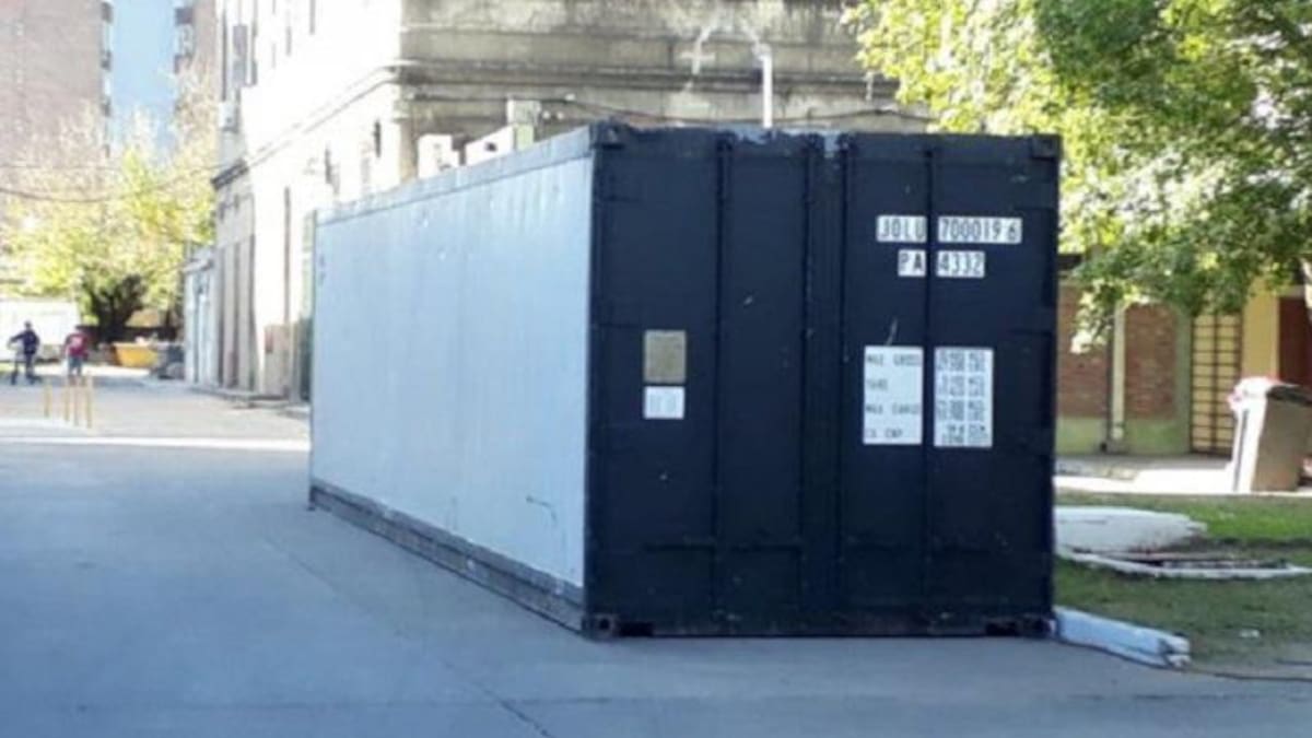 Santa Fe: instalaron un contenedor refrigerado en un hospital ante un posible colapso de la morgue