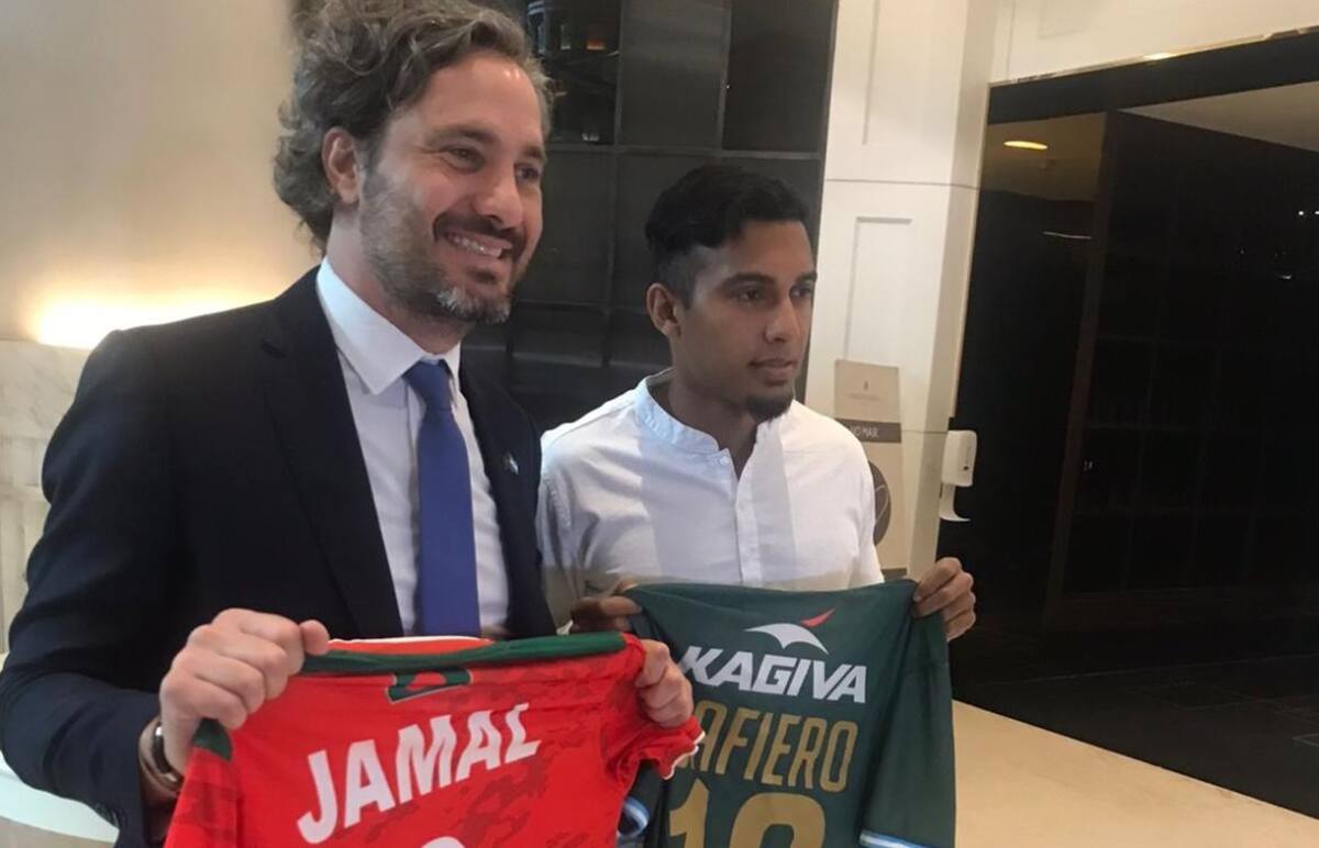 Santiago Cafiero con Jamal Bhuyan. Foto: Twitter @JuanPBeacon.