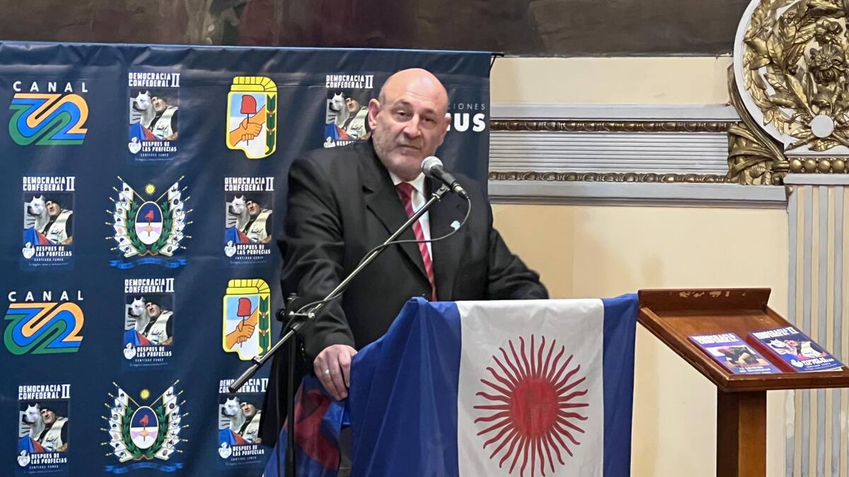Santiago Cúneo presentó "Democracia Confederada 2".