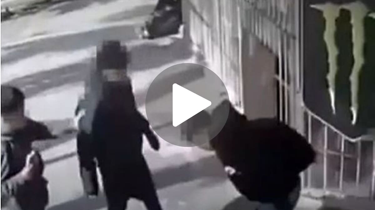 Video: un adolescente le clavó a otro un destornillador en la pierna a la salida de un colegio en Santiago del Estero