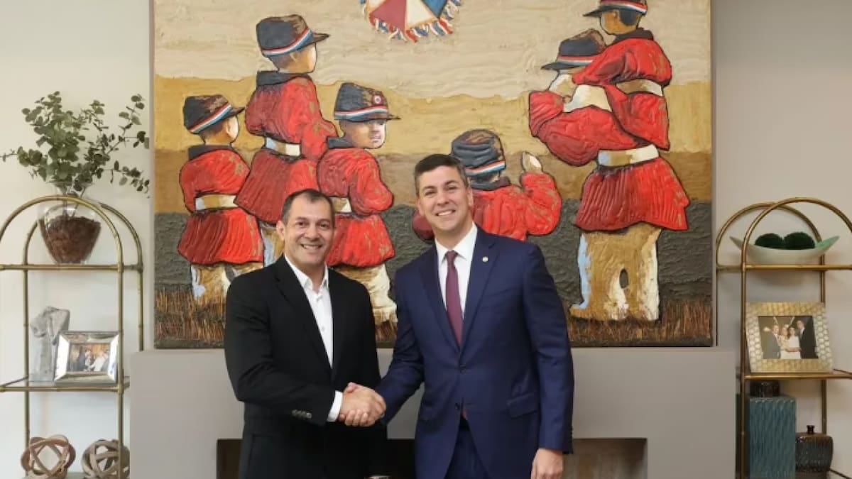 Santiago Peña, presidente de Paraguay, a su ministro de Agricultura, Carlos Giménez.