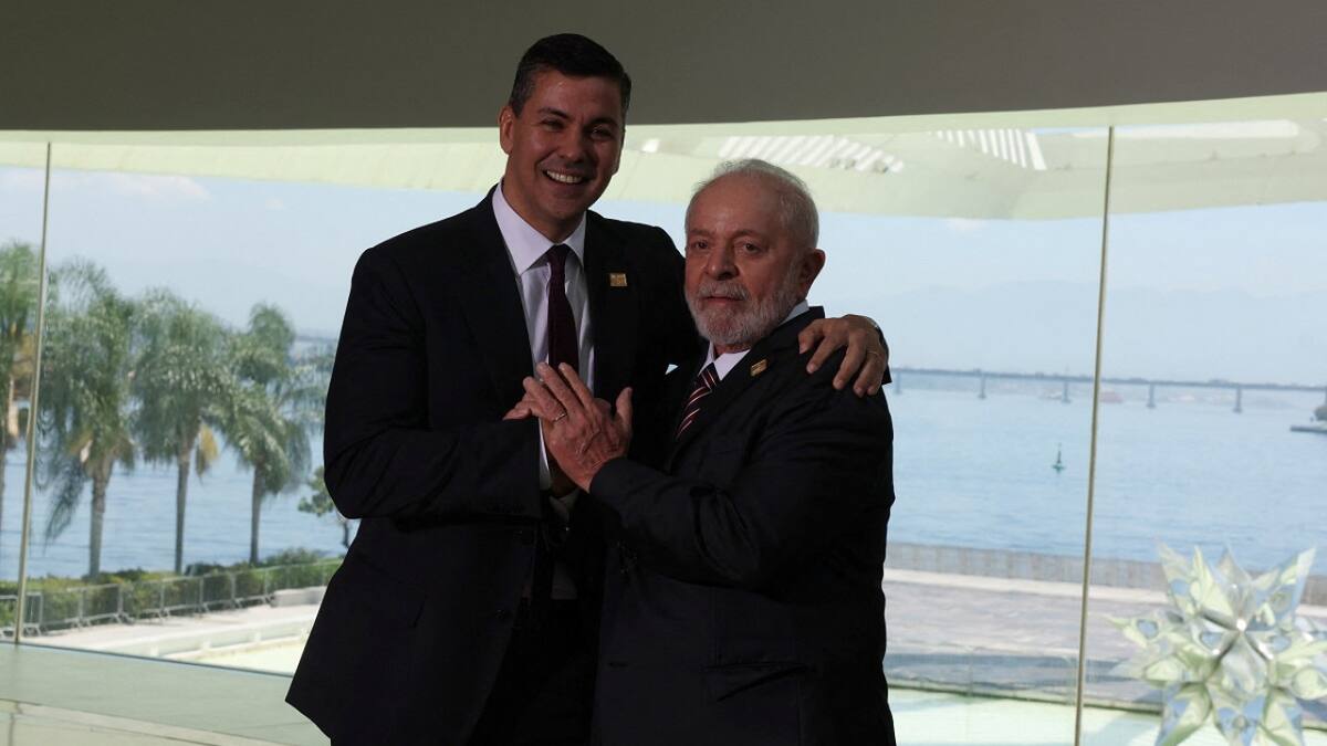 Santiago Peña y Lula da Silva. Foto: Reuters.
