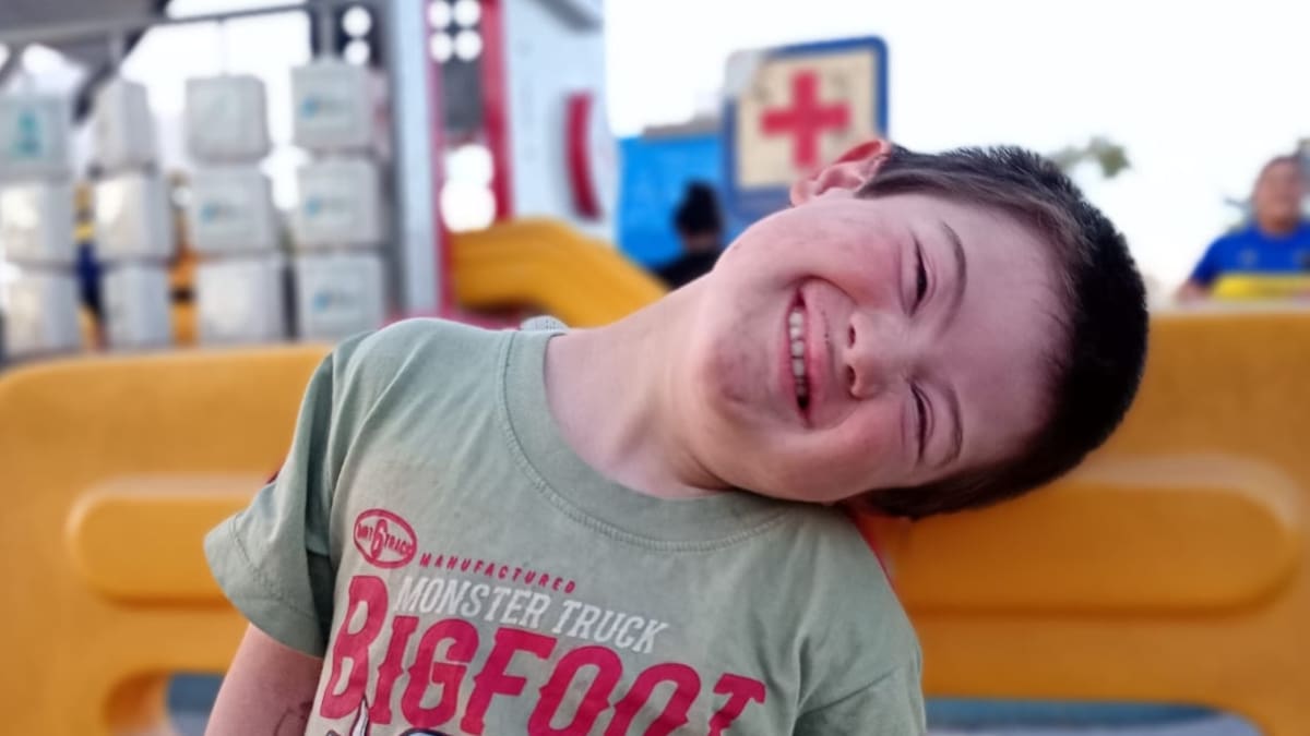 Santino tiene 9 años y padece una rara enfermedad: el tratamiento cuesta $24 millones por mes y su familia pide ayuda