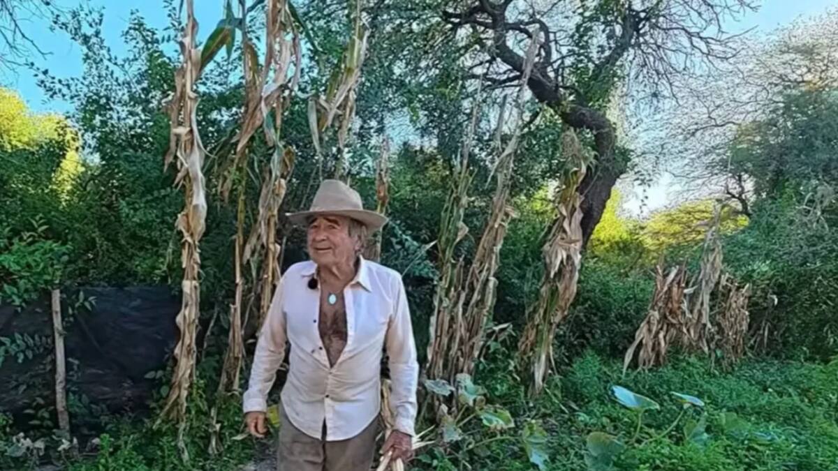 Santos Becerra, de 67 años, produce sus propios alimentos: “Usted va a la carnicería, compra carne y no sabe de qué es. Las carnes de burro, cabrito y oveja son de las mejores”