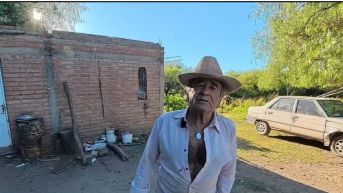 Santos Becerra, de 67 años, produce sus propios alimentos: “Usted va a la carnicería, compra carne y no sabe de qué es. Las carnes de burro, cabrito y oveja son de las mejores”