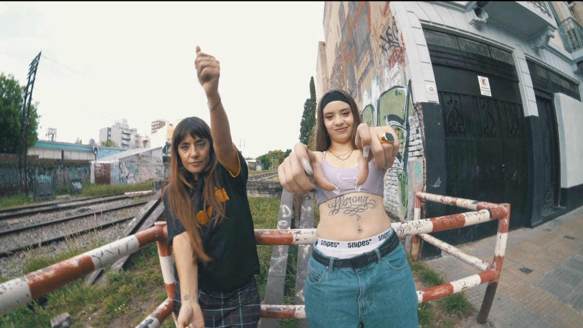 Sara Hebe x Santa Salut