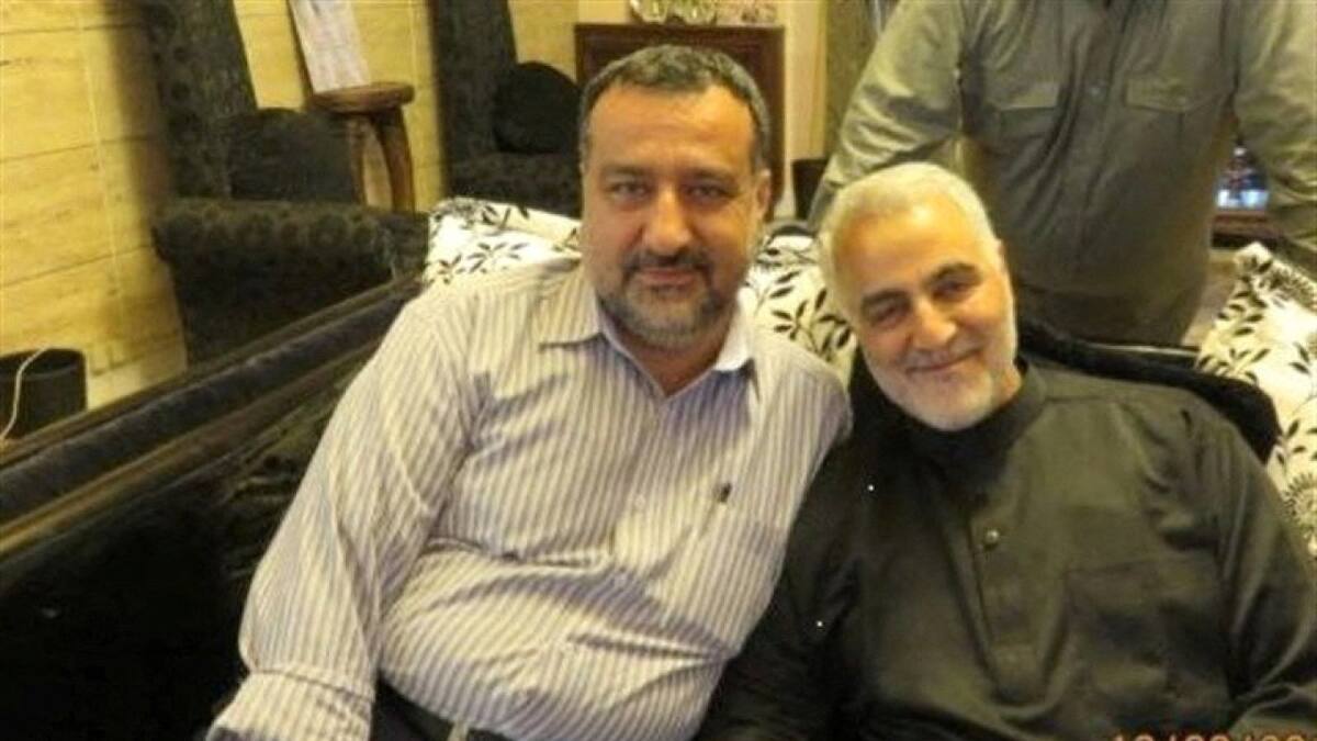Sayyed Razi Moussavi (izq), alto mando de la Guardia Revolucionaria Islámica de Irán (CGRI), junto al general de división iraní Qasem Soleimani (asesinado por un ataque de un avión no tripulado estadounidense en Irak en 2020)