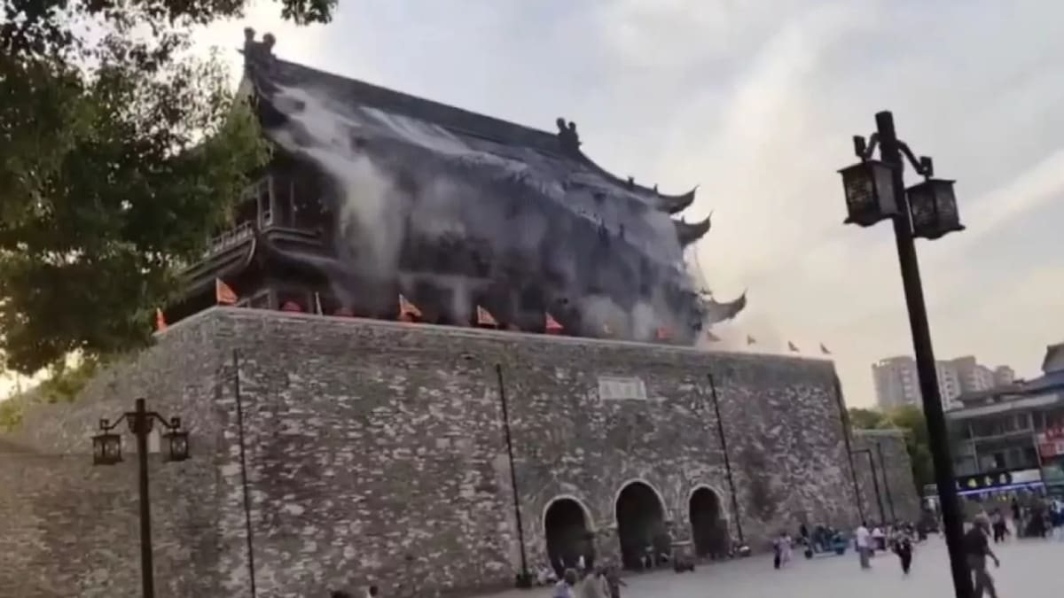 Se derrumba el techo de un monumento histórico en China. Fuente: CAPTURA