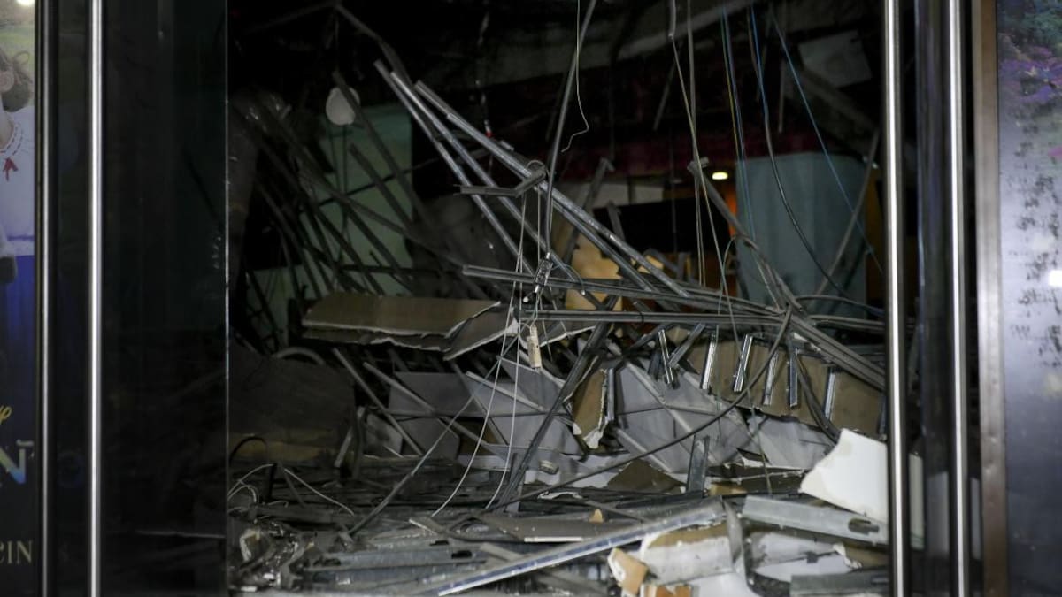 Se derrumbó el techo de la boletería del Cinemark de Palermo, NA