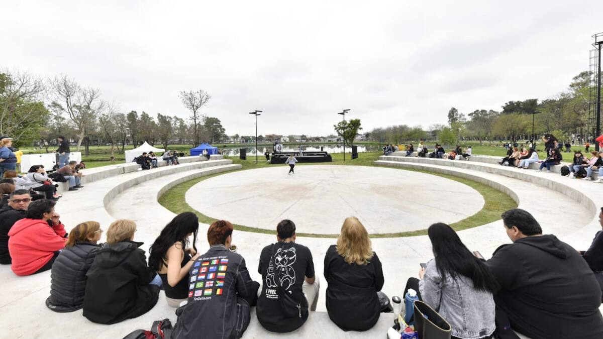Se realizó el festejo del día de la primavera y del estudiante en Malvinas Argentinas
