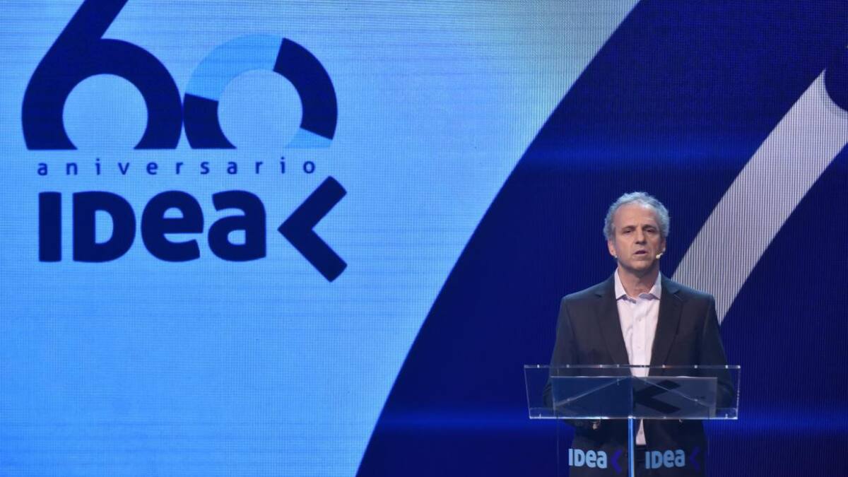 Se reveló en la encuesta a ejecutivos que cuatro de cada diez CEOs esperan reducir su plantel de empleados por la crisis. Por qué piensan que “la economía no marcha”.