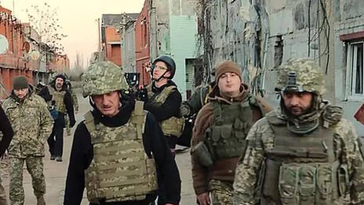 Sean Penn viajó a Ucrania en pleno conflicto: está grabando un documental sobre la avanzada rusa