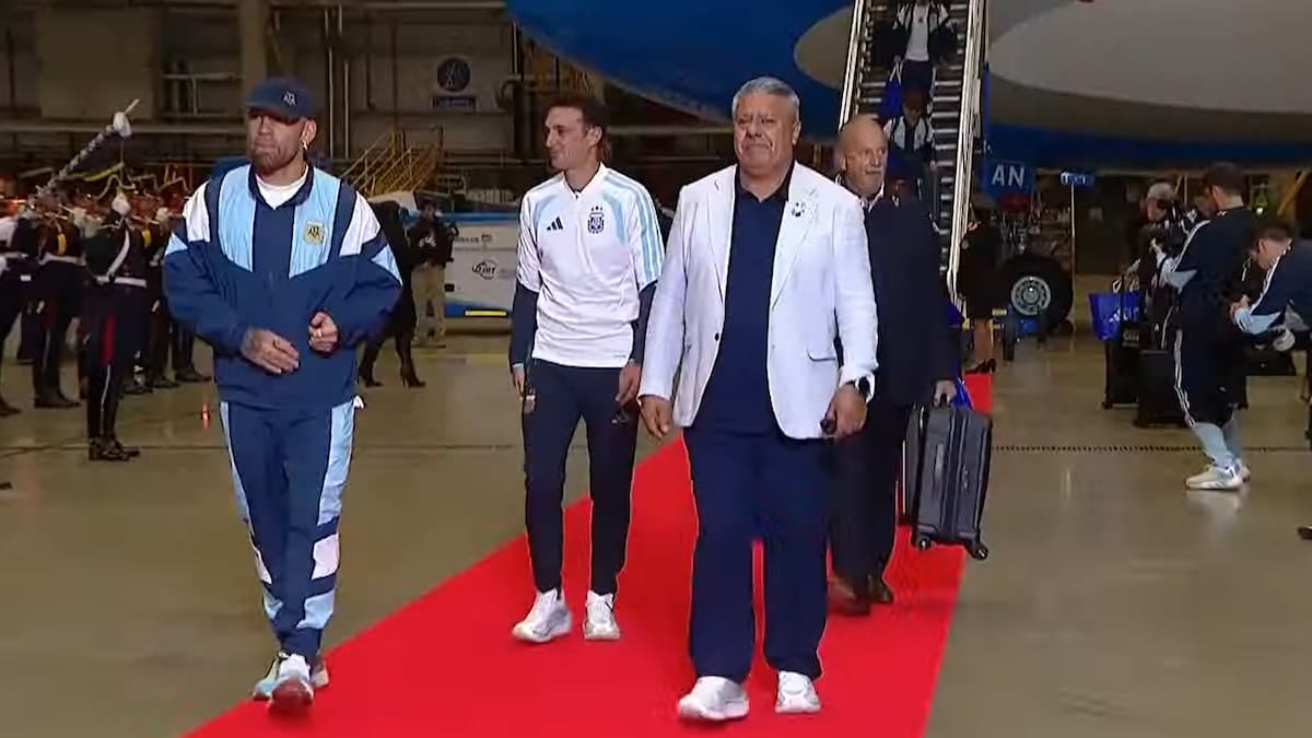 Con orquesta y alfombra roja: así llegó la Selección Argentina al país después del Mundial