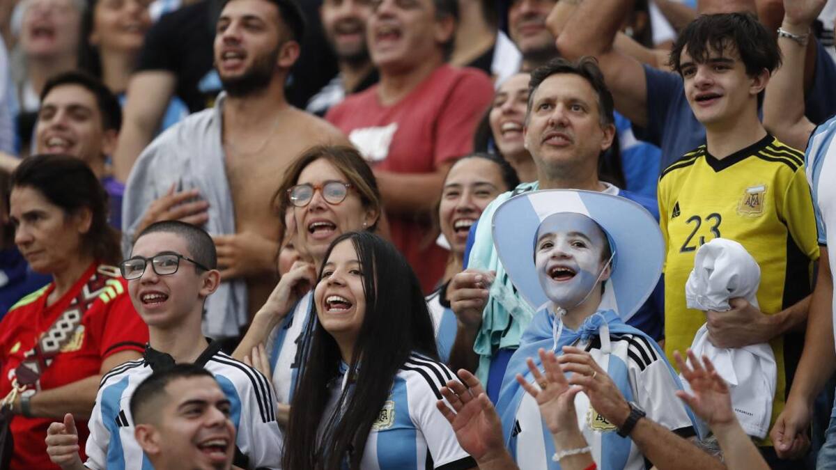 Selección Argentina, hinchas en el Monumental. Foto: REUTERS