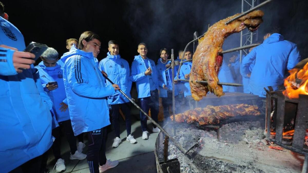 Selección argentina sub 20, asado. Foto: Twitter.