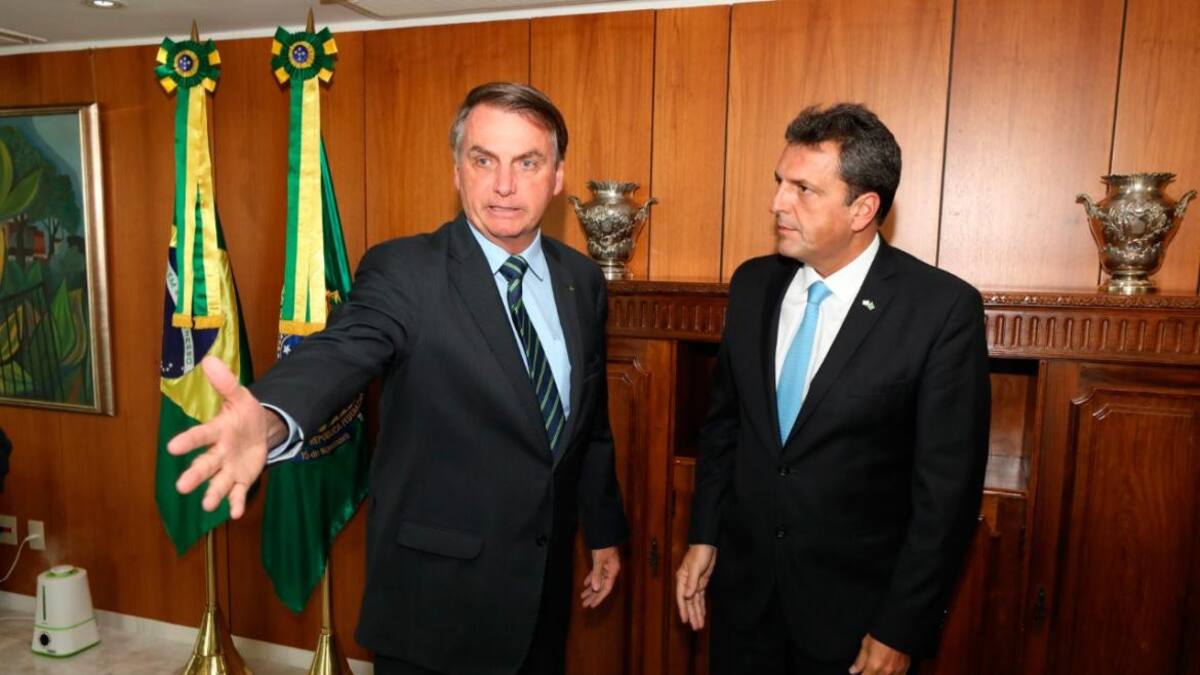 Sergio Massa con Jair Bolsonaro en Brasil.
