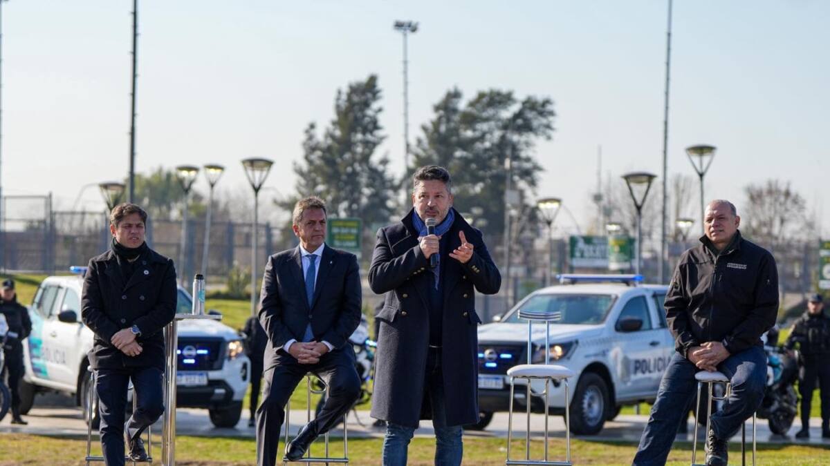 Sergio Massa en Merlo junto a Gustavo Menéndez. Foto: Twitter @gustavomenendez
