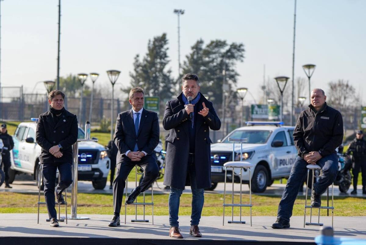 Sergio Massa en Merlo junto a Gustavo Menéndez. Foto: Twitter @gustavomenendez