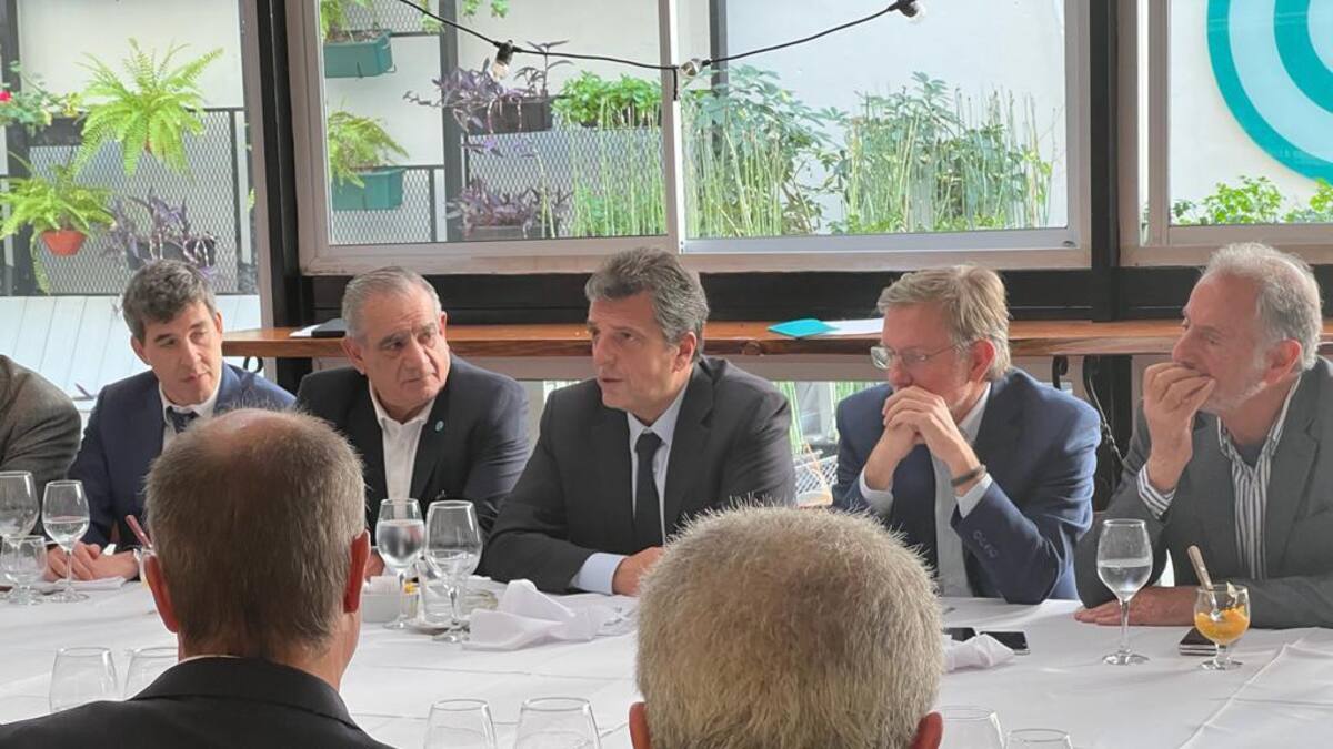 Sergio Massa junto a la Mesa de Enlace. Foto: Prensa.