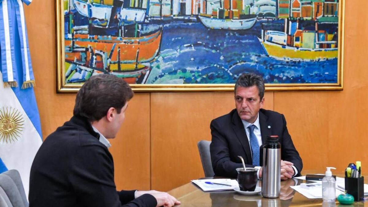 Sergio Massa y Gustavo Melella. Foto: Ministerio de Economía