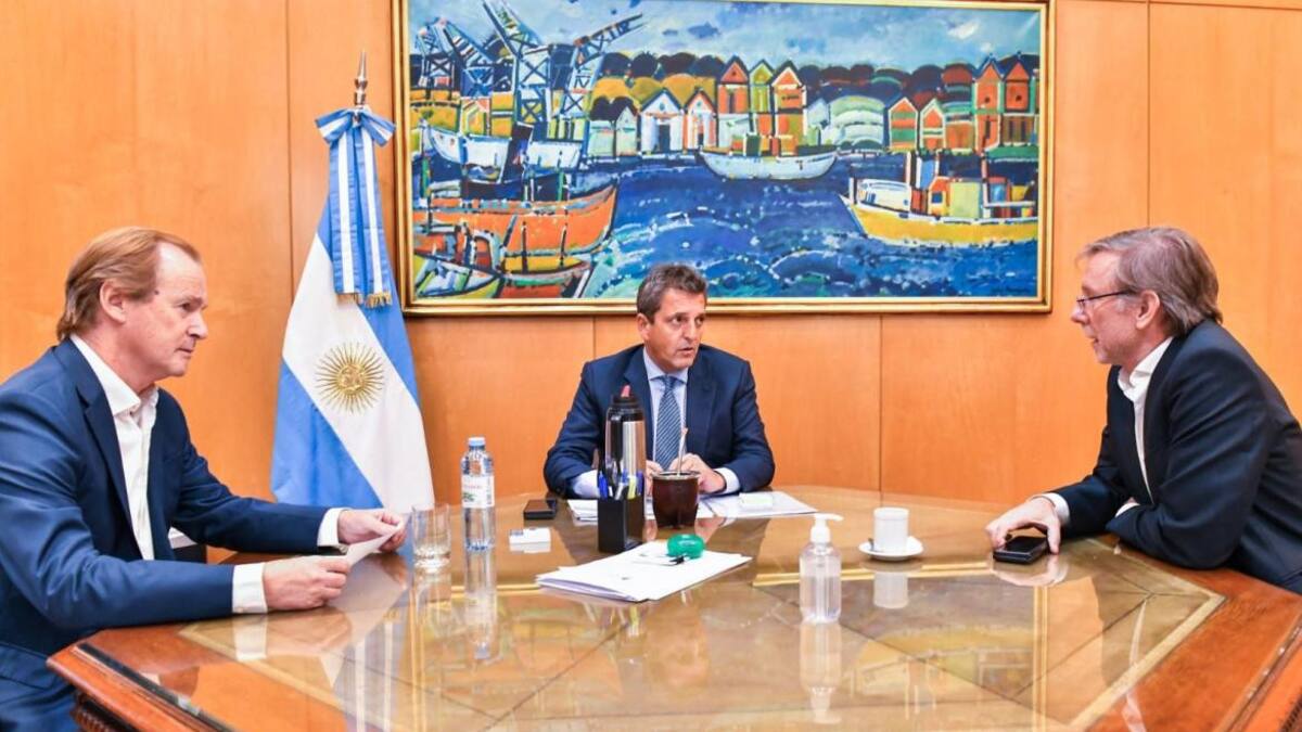 Sergio Massa y sus colaboradores. Foto: Ministerio de Economía.