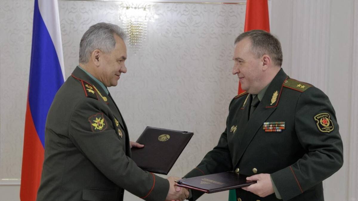 Serguéi Shoigú y Viktor Jrenin. Foto: Reuters.