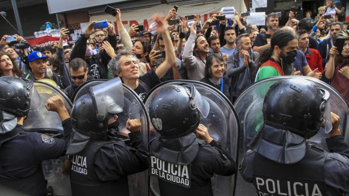 Serios incidentes por una manifestación de trabajadores del INCAA en la 9 de Julio: dos detenidos, NA