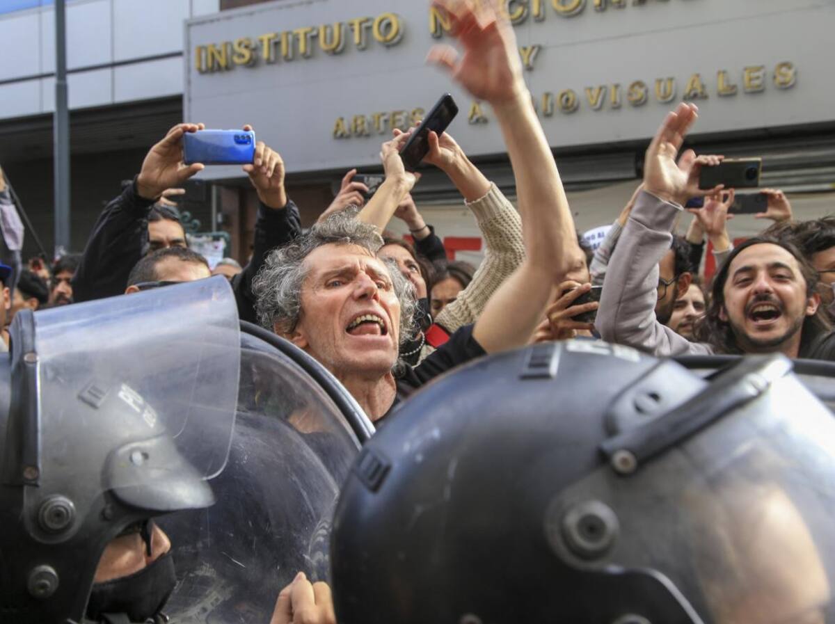 Serios incidentes por una manifestación de trabajadores del INCAA en la 9 de Julio: dos detenidos, NA