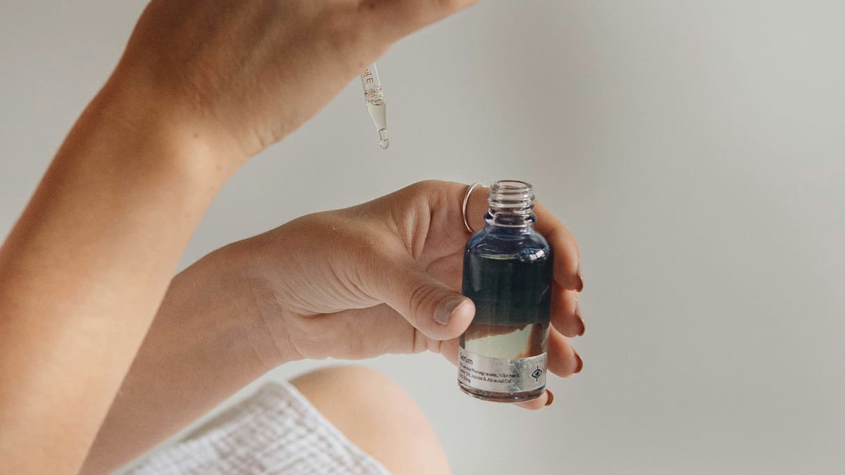 Sérum para cejas y pestañas.