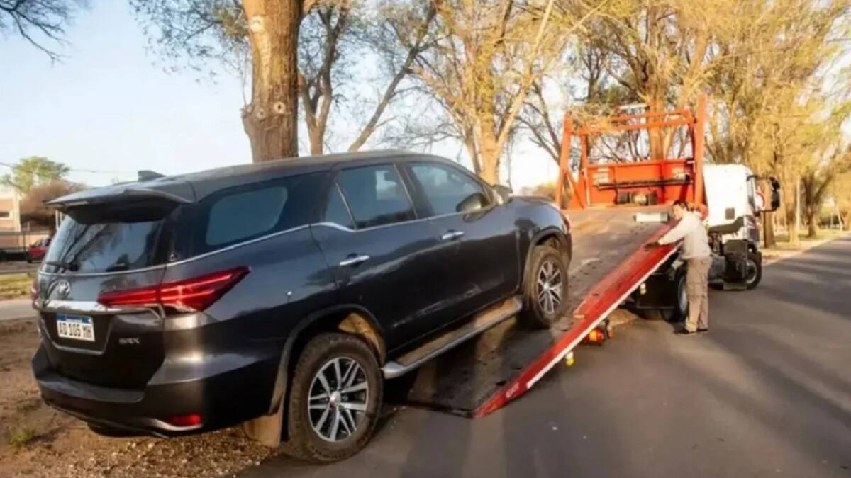 Servicio de grúa, remolque. Foto: NA