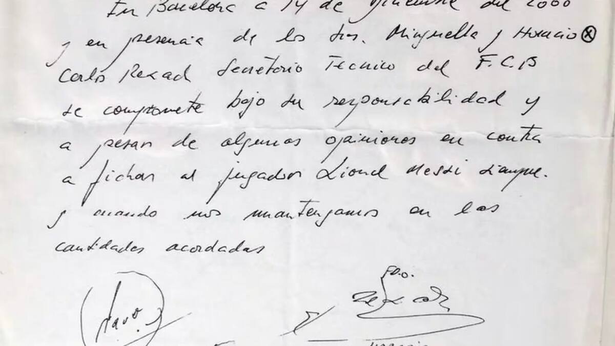 Servilleta donde Messi firmó su primer contrato.