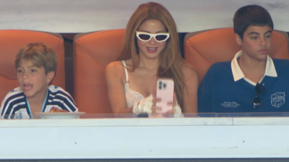 Shakira y sus hijos, fanáticos de Argentina y Messi: los otros famosos que dijeron presente en el partido ante Cabo Verde