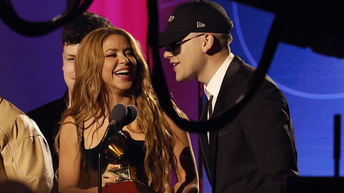 Shakira y Bizarrap, durante su actuación en la gala anual de los Latin Grammy celebrada en Sevilla. EFE/Julio Muñoz