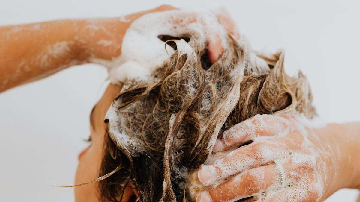 ANMAT prohibió la venta de una marca de productos para el cabello. Foto: Pexels.
