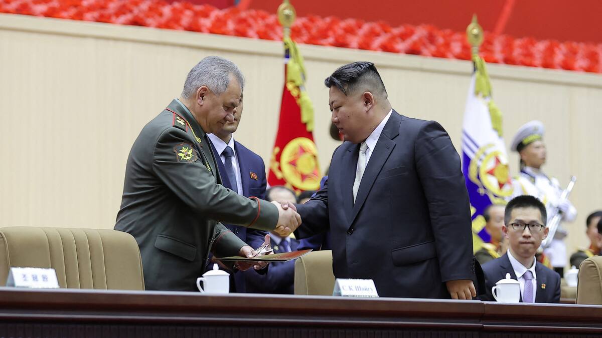 Shoigú y Kim Jong-Un. Foto: Reuters.