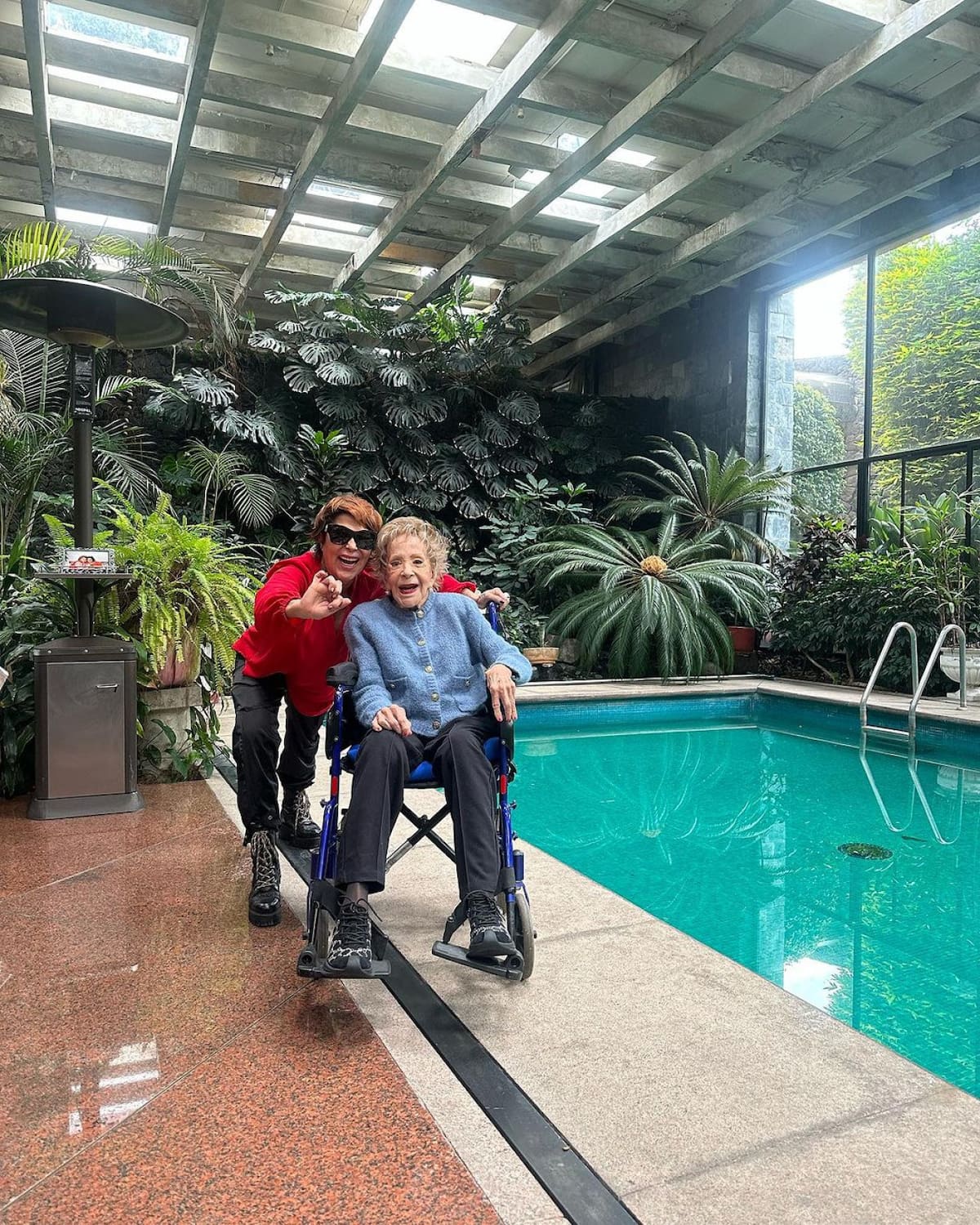 Silvia Pinal y su hija, Alejandra Guzmán. Foto: Instagram.