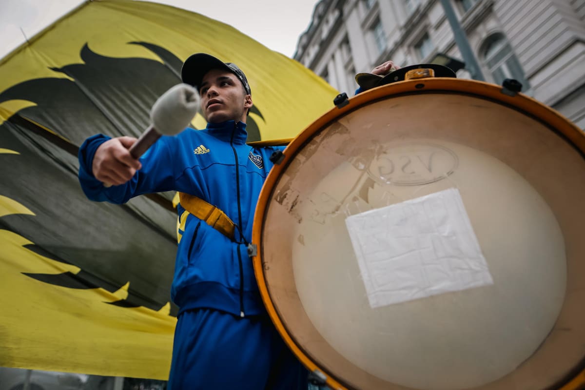 Simpatizantes de Javier Milei en el Luna Park para el lanzamiento del libro. EFE