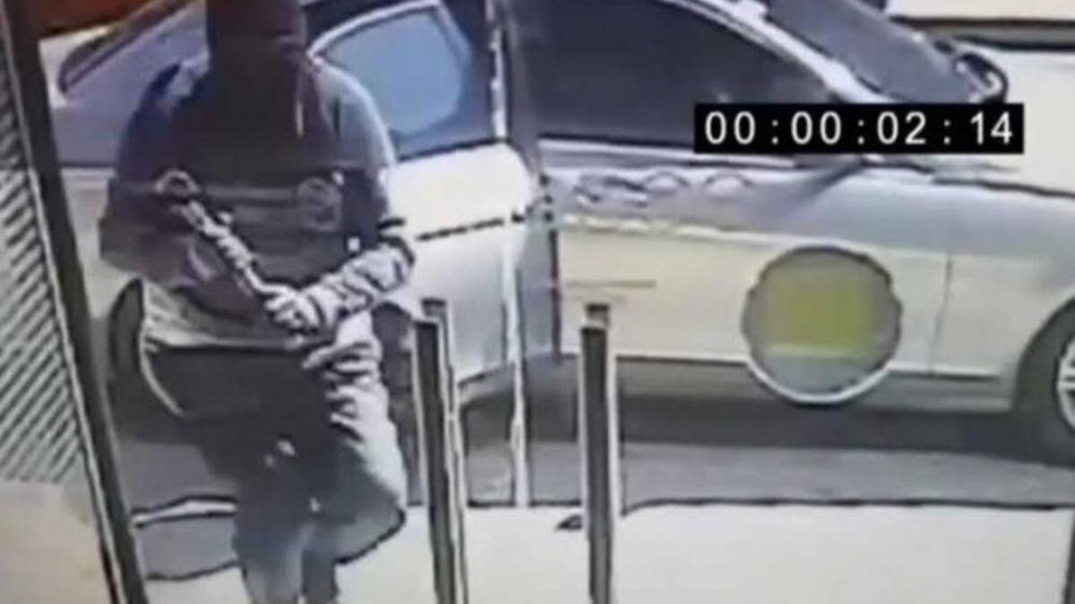 Simulan una pelea entre borrachos y roban un banco - Policiales