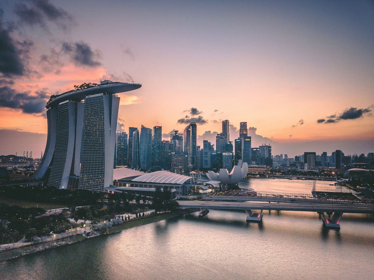 Singapur, un paraíso que recibe extranjeros de todo el mundo. Foto: Unsplash.